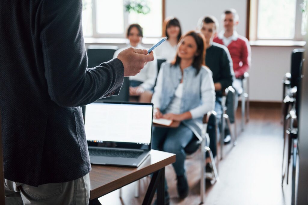 Manager transport en alternance : quel salaire et quelles perspectives d’évolution ?